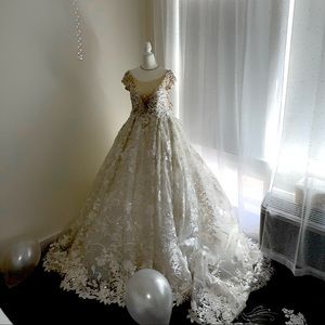 Beautiful long bridal dress extremely gorgeous 0